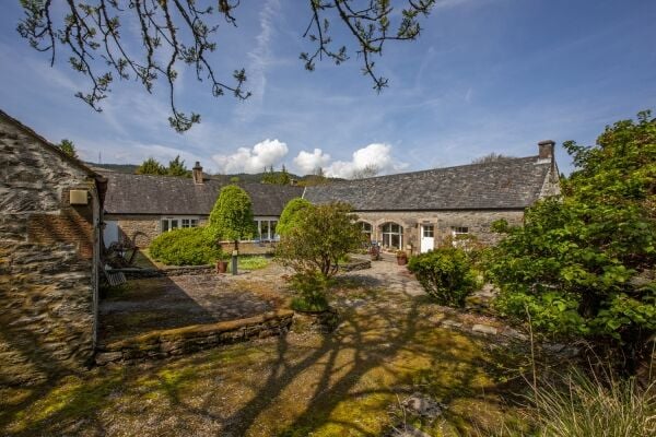 6 Self-Catering Properties with Potential for Further Development 6 Self-Catering Properties with Potential for Further Development