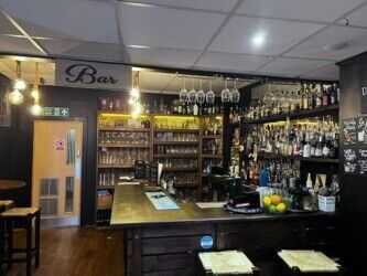 Leasehold Drinks Store & Bar Located In Bromsgrove Town Centre Photo 3