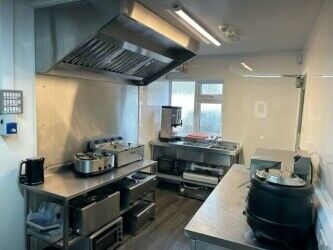 LINCOLNSHIRE - RENOVATED FOUR BEDROOM PUB WITH STUNNING PRIVATE ACCOMODATION Photo 3