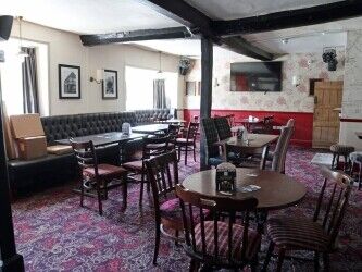 WILTSHIRE - CHARACTER TOWN CENTRE PUBLIC HOUSE Photo 3