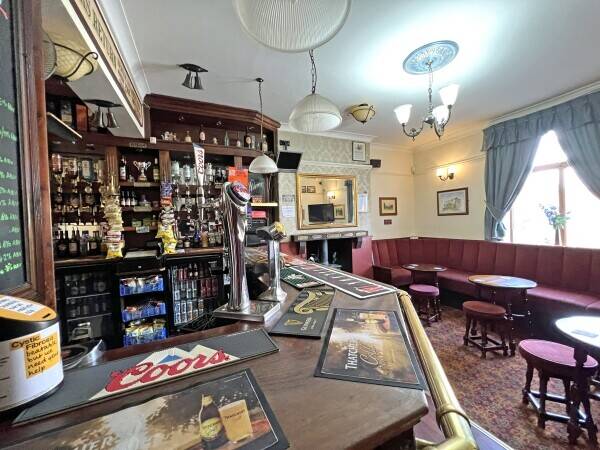 WEST YORKSHIRE - PUB IN POPULAR MARKET TOWN Photo 3