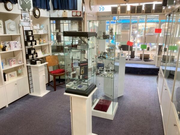 GIFT, JEWELLERY/JEWELLERY REPAIRS & TROPHY ENGRAVING Photo 3