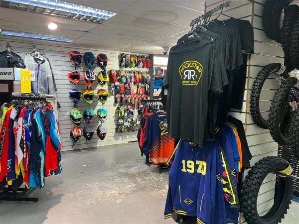 WELL-ESTABLISHED MOTOCROSS AND ENDURO PARTS SHOP WITH E-COMMERCE WELL-ESTABLISHED MOTOCROSS AND ENDURO PARTS SHOP WITH E-COMMERCE