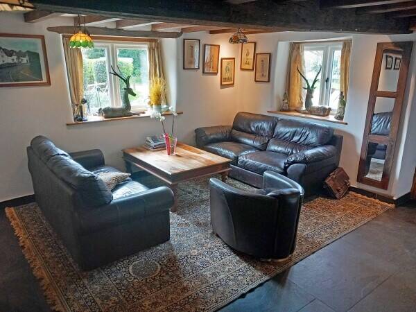 SHROPSHIRE - COUNTRY INN APPOINTED TO AN EXCELLENT CONDITION THROUGHOUT AND LOCATED IN AFFLUENT AREA SHROPSHIRE - COUNTRY INN APPOINTED TO AN EXCELLENT CONDITION THROUGHOUT AND LOCATED IN AFFLUENT AREA