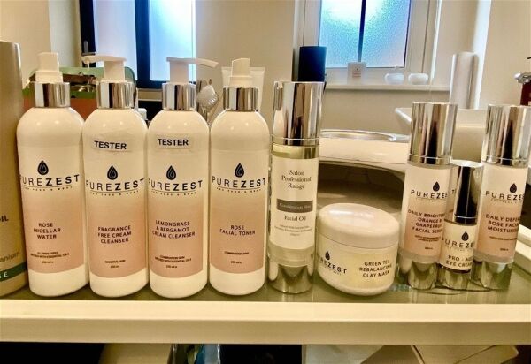 A BEAUTY SALON OFFERING SKIN AND BODY TREATMENTS Photo 3