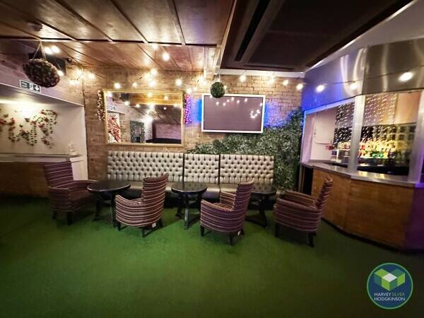 BAR/CLUB : BUXTON : Photo 3