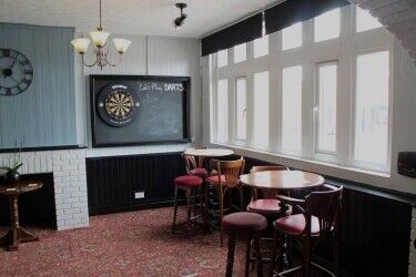 WARWICKSHIRE - TRADITIONAL PUBLIC HOUSE IN CENTRE OF BUSY MARKET TOWN Photo 3