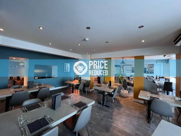 Further Reduced for Quick Sale Well-Established Bar & Restaurant Overlooking Cromer's Historic Pier Photo 3