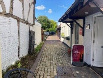 Hairdressing Business in Thriving Market Town - Oxfordshire Photo 3