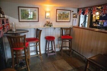 HERTFORDSHIRE - CHARACTER PUB WITH EXCEPTIONAL OUTSIDE TRADE SPACE Photo 3