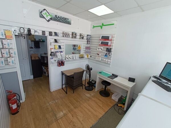 Mobile phone repair shop for sale Photo 3
