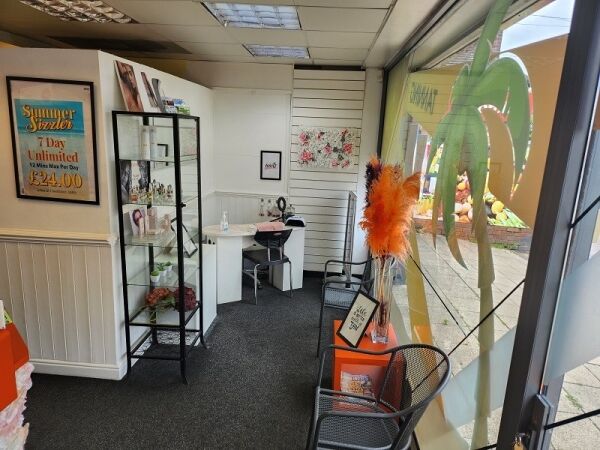 Well established tanning salon for sale Photo 3