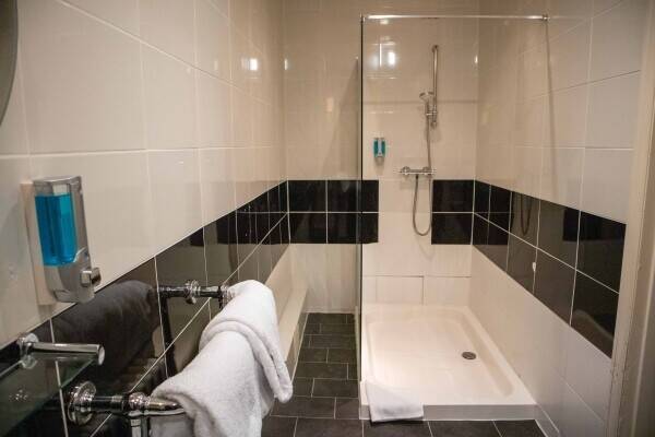 EAST SUSSEX - 23 BEDROOM HOTEL IN TOURIST HOTSPOT Photo 3