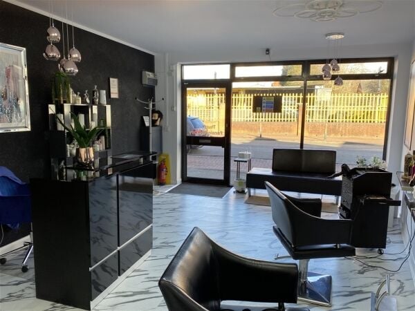 A POPULAR UNISEX SALON