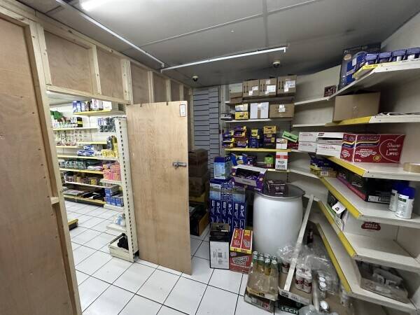 Shop for Sale in Harlesden, prime location, £8,000 - £9,000 weekly sale. Low rent. 900 Sqft. Photo 3