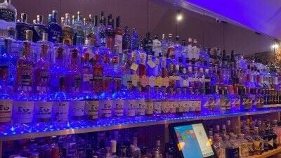 GIN BAR WITH LIVE MUSIC AND DJS Photo 3