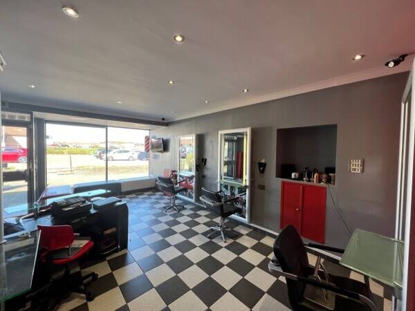 Vacant Class 1 unit on popular retail parade in Kirkcaldy (ref 1459) Photo 3