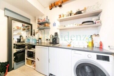 established class E beauty salon measuring in excess of 900 sq/ft over ground level, located in Tooting B