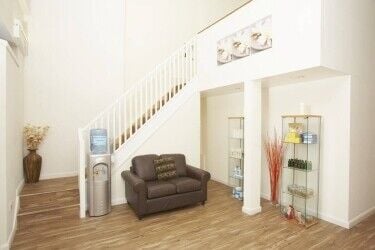 Established Beauty Salon - Large property w Scope for Alternative use with Medical License