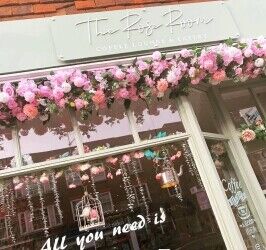 Beautiful coffee shop for sale in Reigate Photo 3