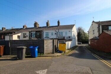 Established Convenience Store - Tottington Photo 3