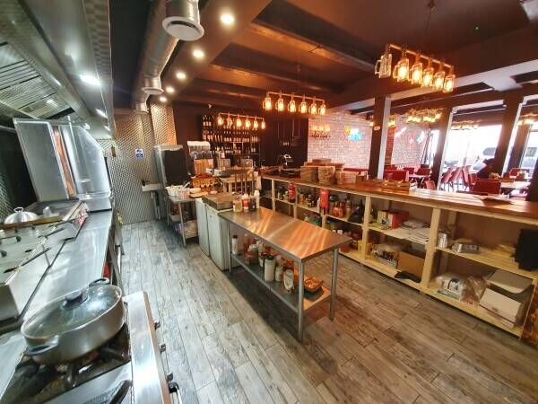 REFURBISHED RESTAURANT WITH FULL A3 & ALCOHOL LICENCE UNTIL 0400 Photo 3