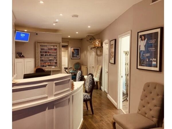 Well established beauty and tanning salon for sale Photo 3
