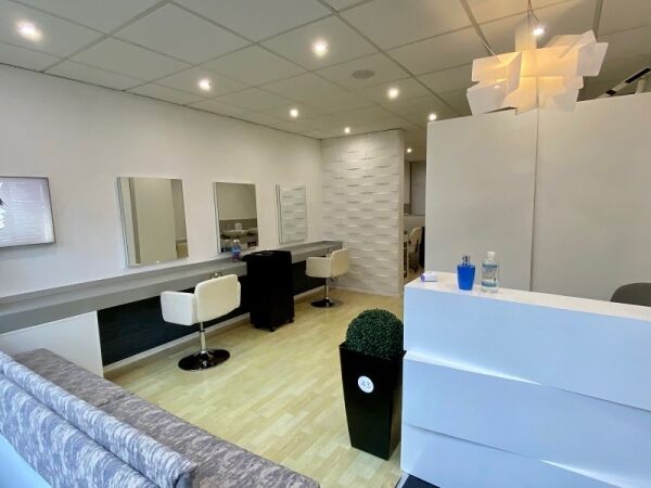 Extremely well established hair salon for sale Photo 3