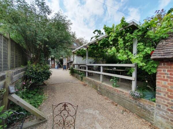 TEA ROOMS, STORE/GIFT SHOP & POST OFFICE WITH 2 BED ACCOMMODATION Photo 3