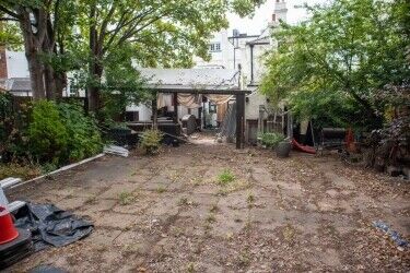 LONDON - SUBSTANTIAL CLOSED PUB BY STATION SUITABLE FOR A VARIETY OF USES Photo 3