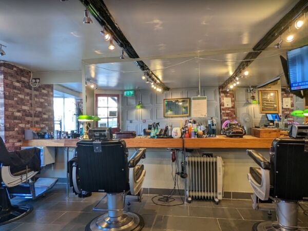 Well presented barbershop for sale Photo 3