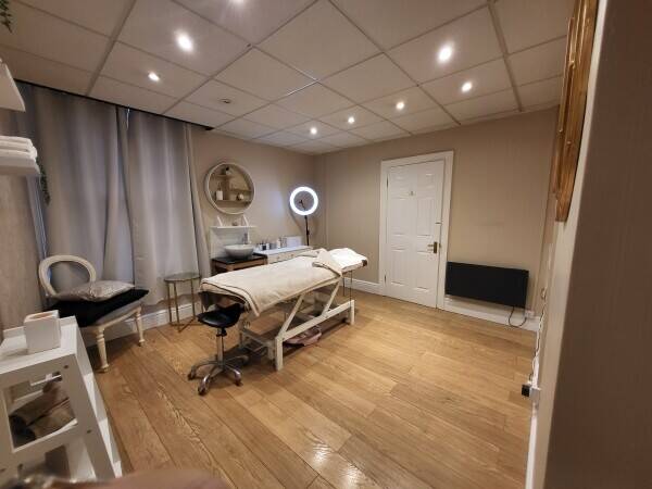 Established Beauty Salon in Busy High Street Town Photo 3