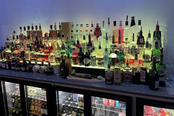 Newly Fitted Restaurant & Cocktail Bar Photo 3