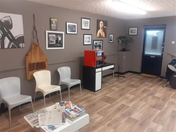 A TRADITIONAL AND MODERN BARBERSHOP BUSINESS A TRADITIONAL AND MODERN BARBERSHOP BUSINESS