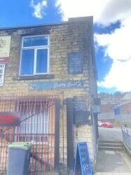 Bella’s butty Sandwich bar serves hot & cold sandwiches pies cake