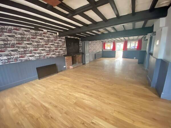 CHESHIRE - VILLAGE PUBLIC HOUSE ON SIZEABLE PLOT Photo 3