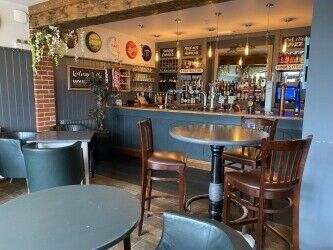 WILTSHIRE- CANAL & MARINA SIDE PUBLIC HOUSE Photo 3