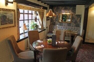 STAFFORDSHIRE - CHARMING COTTAGE STYLE VILLAGE INN STAFFORDSHIRE - CHARMING COTTAGE STYLE VILLAGE INN