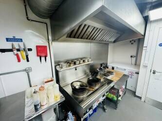 Chinese takeaway restaurant in Canning Town Photo 3