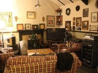 CARMARTHENSHIRE - VILLAGE CENTRE FREEHOUSE