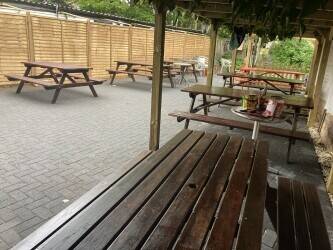 Freehold Pub for Sale in High Wycombe WITH 3-Bed Flat Accommodation & Large Garden Photo 3