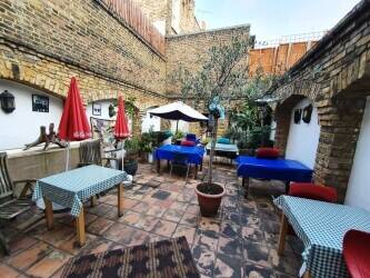 CAFÉ/COFFEE SHOP & DELI WITHIN AFFLUENT WEST LONDON TOWN Photo 3