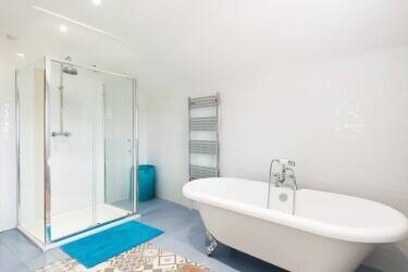 Holiday Cottage for Sale, Close to the Cotswolds Holiday Cottage for Sale, Close to the Cotswolds