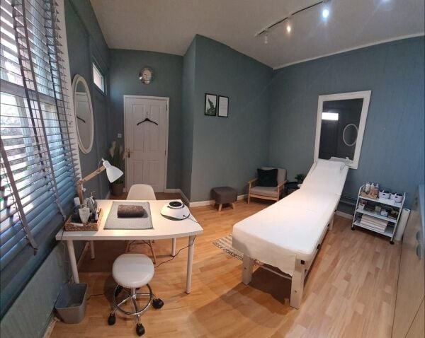 ***REDUCED*** Esteemed Hair & Beauty Salon Located in Somerset for Sale ***REDUCED*** Esteemed Hair & Beauty Salon Located in Somerset for Sale
