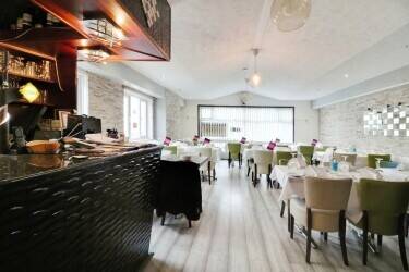 INDIAN RESTAURANT/TAKEAWAY Photo 3