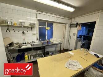 Fish & Chip Shop & 4 Bedroom Flat - Fordingbridge Photo 3