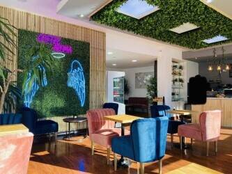 Prime Commercial Property in Leeds, Used as coffee shop previously Ideal for Various Business Types