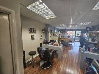Recently refurbished busy hairdressers for sale in Basingstoke. Photo 1