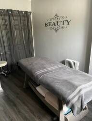Nail bar and hairdresser for sale