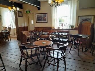 PONTYPRIDD - CHARMING VILLAGE PUB WITH OUTSTANDING VIEWS OF SURROUNDING VALLEYS